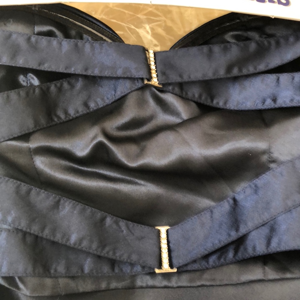 Gown - Picture 7 of 7